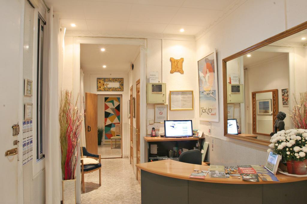 Hostal Aribau Barcelona Phòng bức ảnh